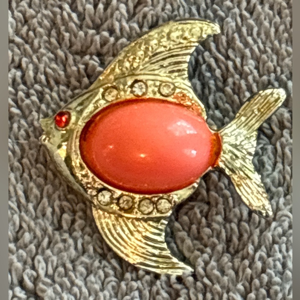 Vintage Small Goldtone Fish Brooch